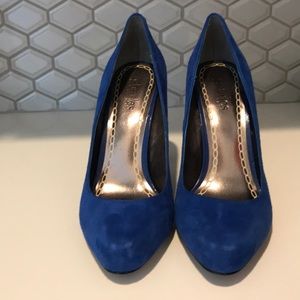 Charles by Charles David Blue suede heels size 7.5